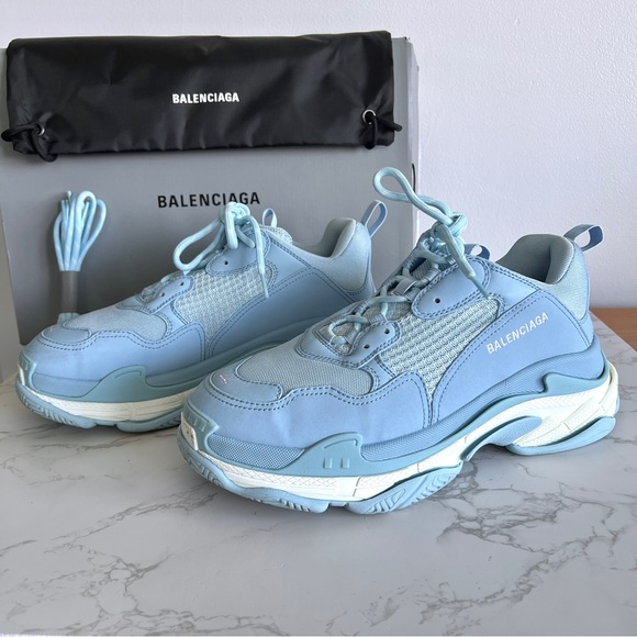 Worn ONCE Men’s BALENCIAGA TRIPLE S Light Blue Sneaker with All Accessories - Picture 5 of 10